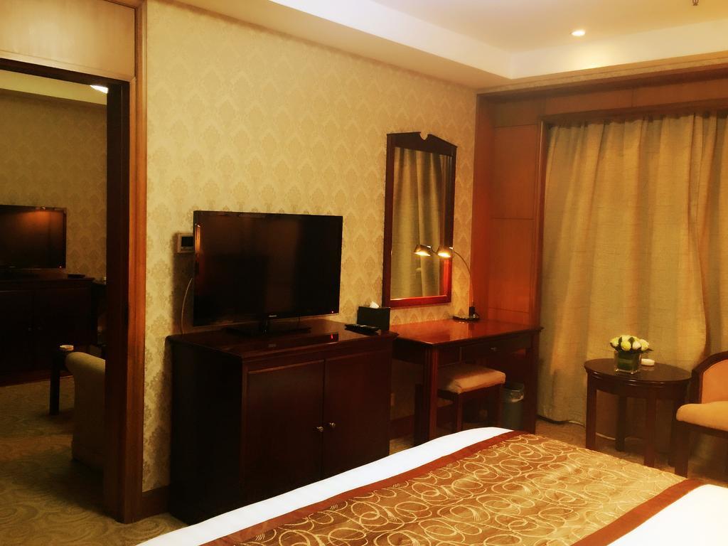 Central Plaza Hotel ต้าเหลียน ภายนอก รูปภาพ