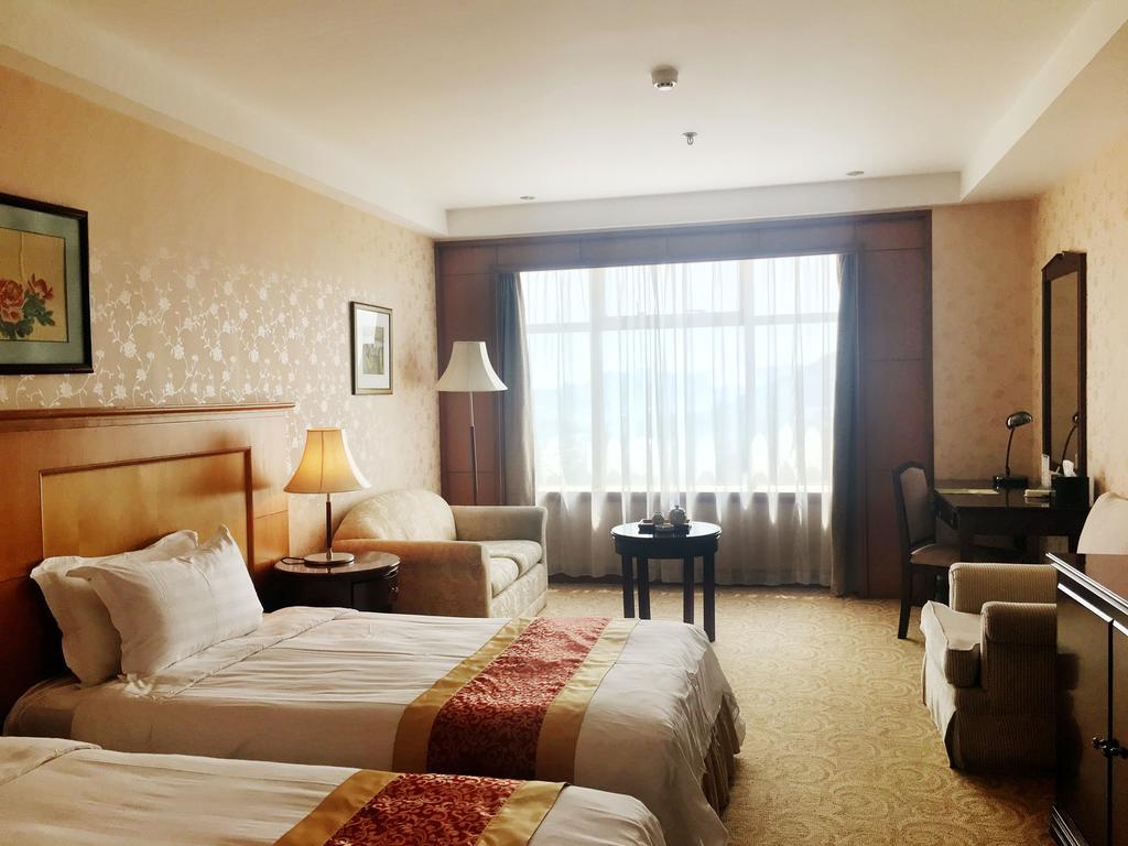 Central Plaza Hotel ต้าเหลียน ภายนอก รูปภาพ