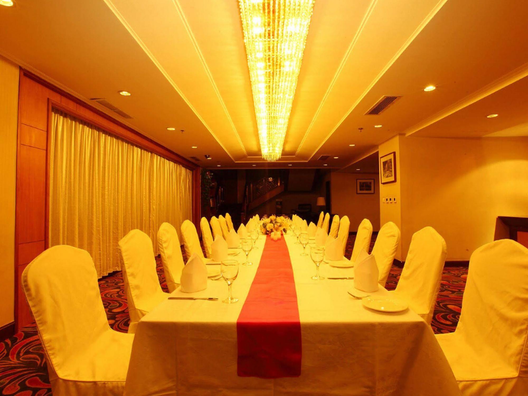 Central Plaza Hotel ต้าเหลียน ภายนอก รูปภาพ