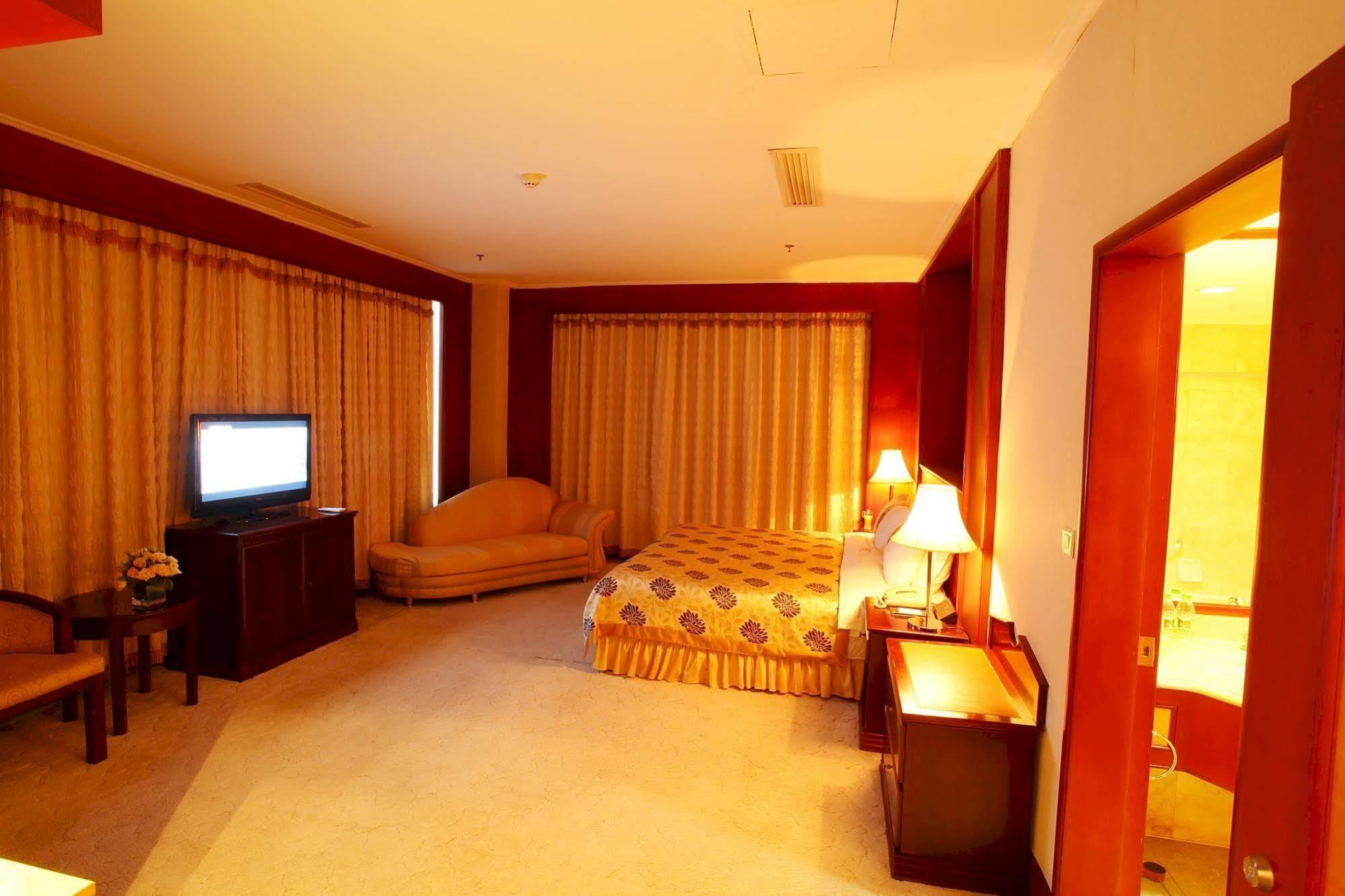 Central Plaza Hotel ต้าเหลียน ภายนอก รูปภาพ
