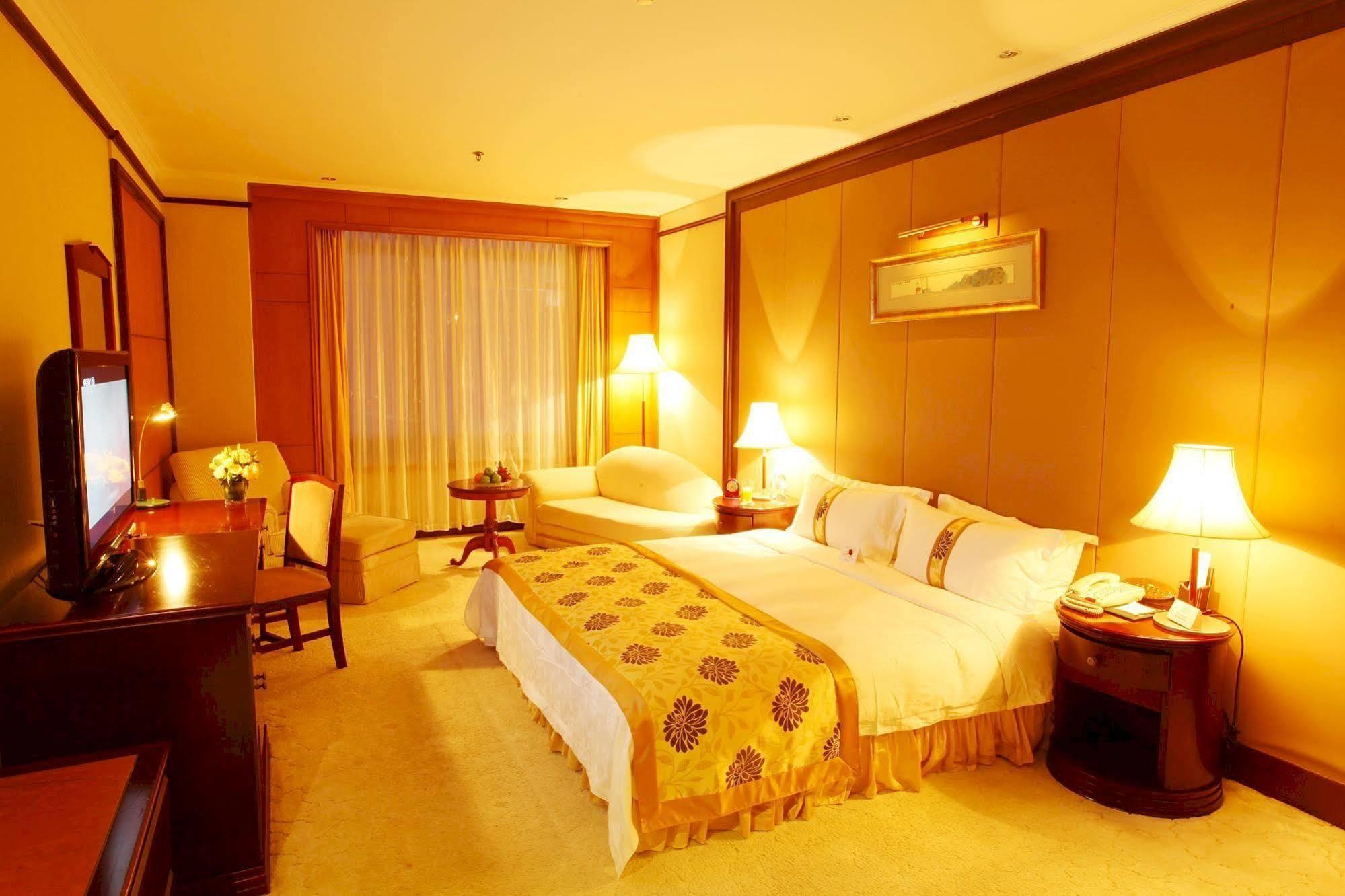 Central Plaza Hotel ต้าเหลียน ภายนอก รูปภาพ
