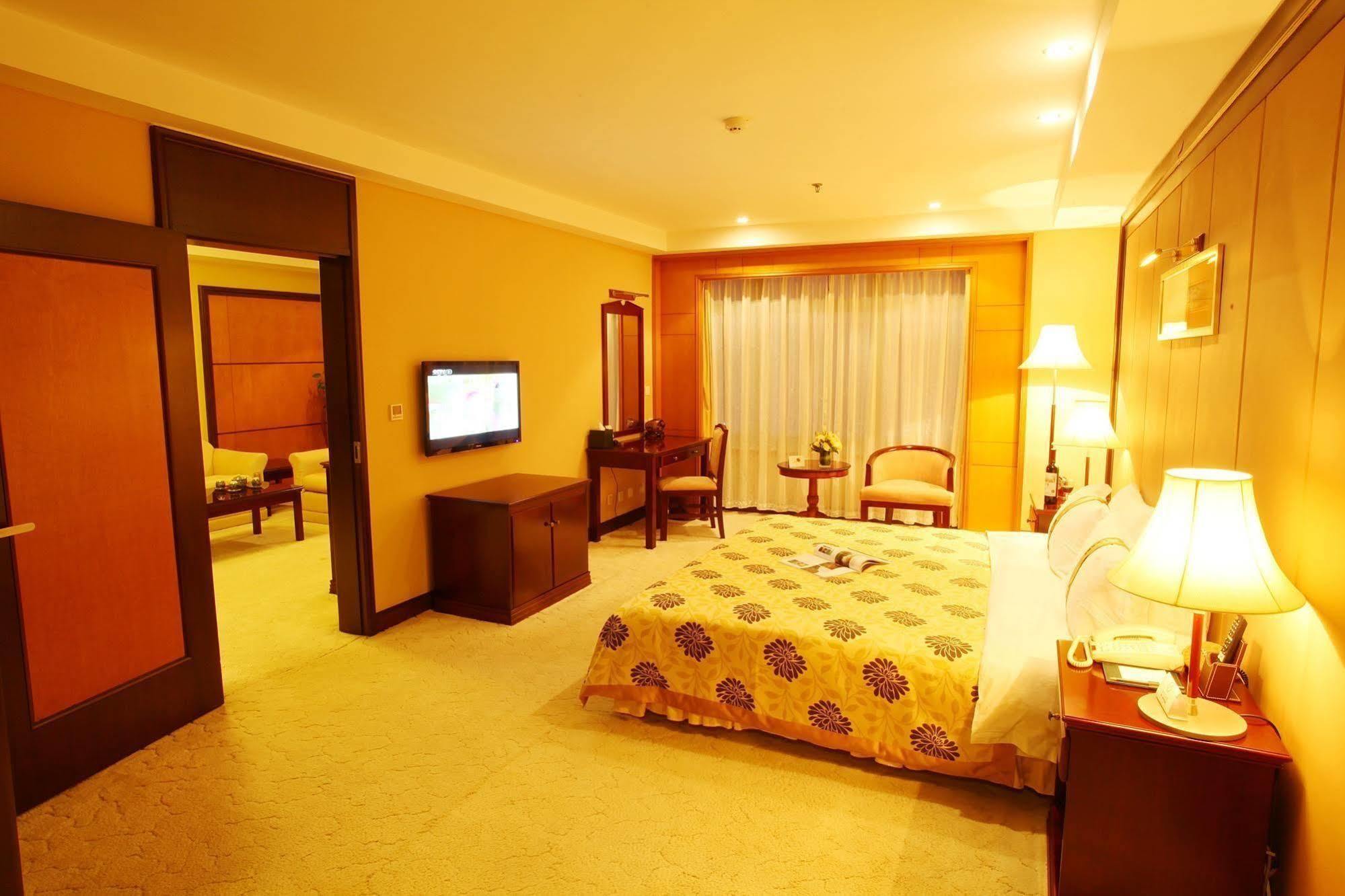 Central Plaza Hotel ต้าเหลียน ภายนอก รูปภาพ